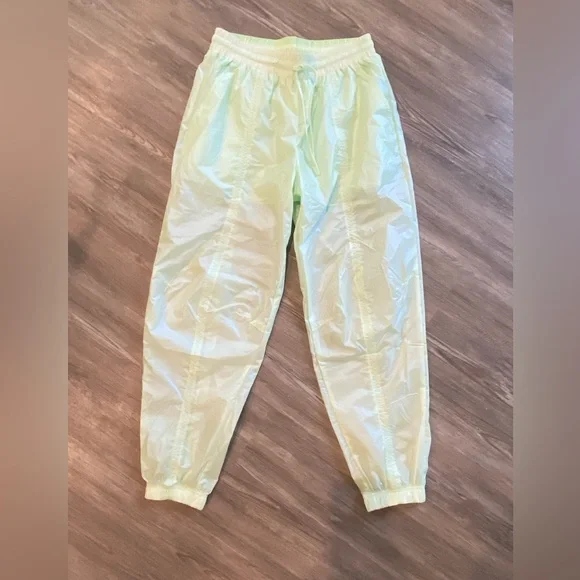 Fabletics mesh top and windbreaker pants - Picture 6 of 8